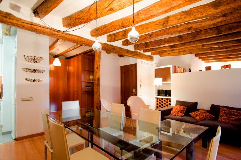 Apartment for rent for €1,000 per month in Barcelona, Carrer d'Ataülf