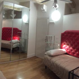 Shared room for rent for €290 per month in Florence, Via Nazionale