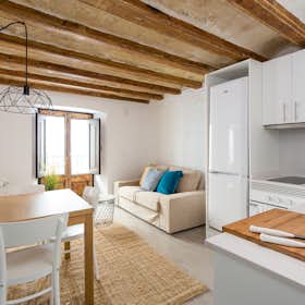 Apartment for rent for €1,550 per month in Barcelona, Carrer dels Escudellers
