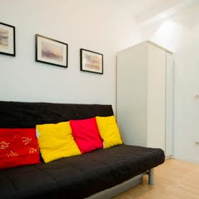 Studio for rent for €720 per month in Barcelona, Carrer de Calvet
