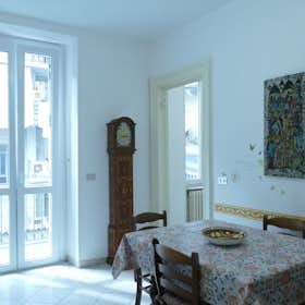 Apartment for rent for €1,600 per month in Turin, Via San Secondo
