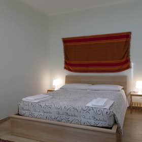 Apartment for rent for €1,500 per month in Turin, Via Pietro Baiardi
