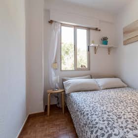 Private room for rent for €320 per month in Valencia, Carrer de l'Explorador Andrés