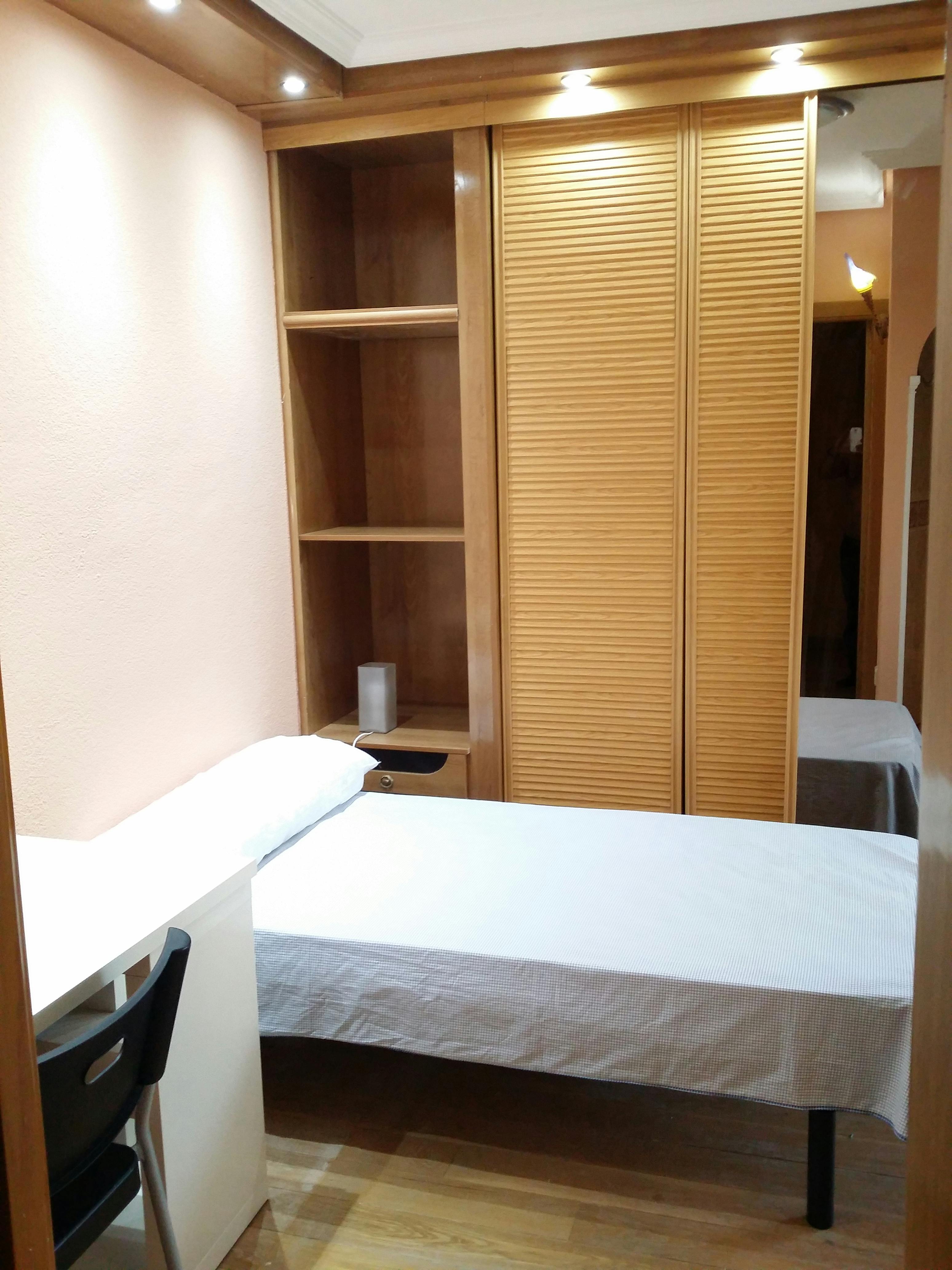 Private room for rent for €480 per month in Villaviciosa de Odón, Calle Sil