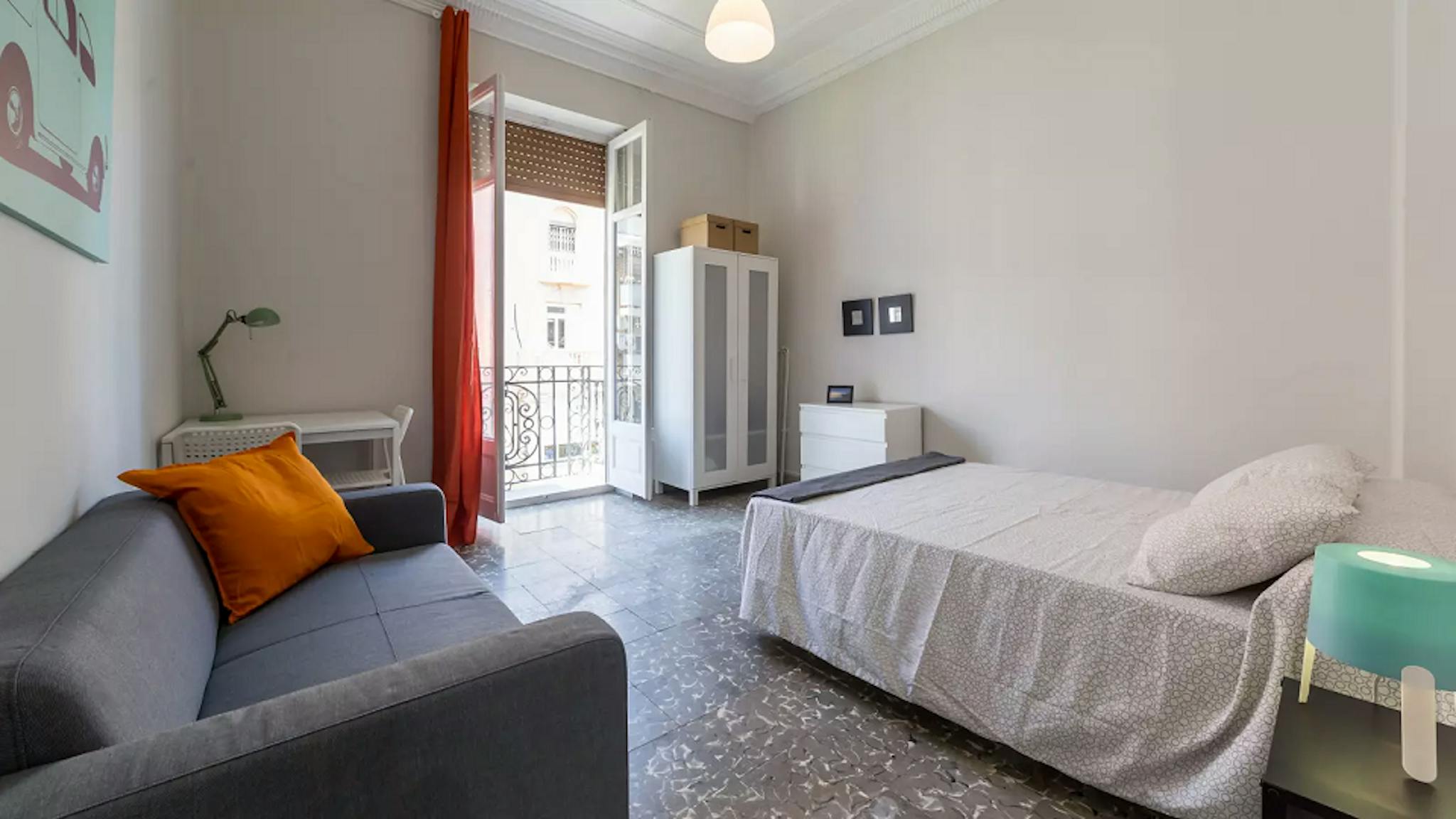 Carrer Almirall Cadarso, Valencia preview