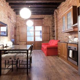 Apartment for rent for €1,500 per month in Barcelona, Carrer de les Portadores