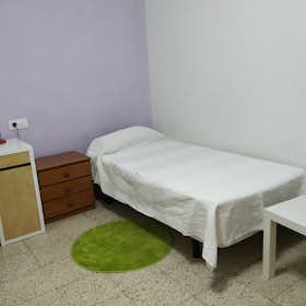 Privé kamer for rent for € 265 per month in Salamanca, Calle Rodríguez Fabres