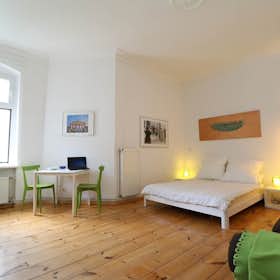 Wohnung for rent for 1.179 € per month in Berlin, Liselotte-Herrmann-Straße