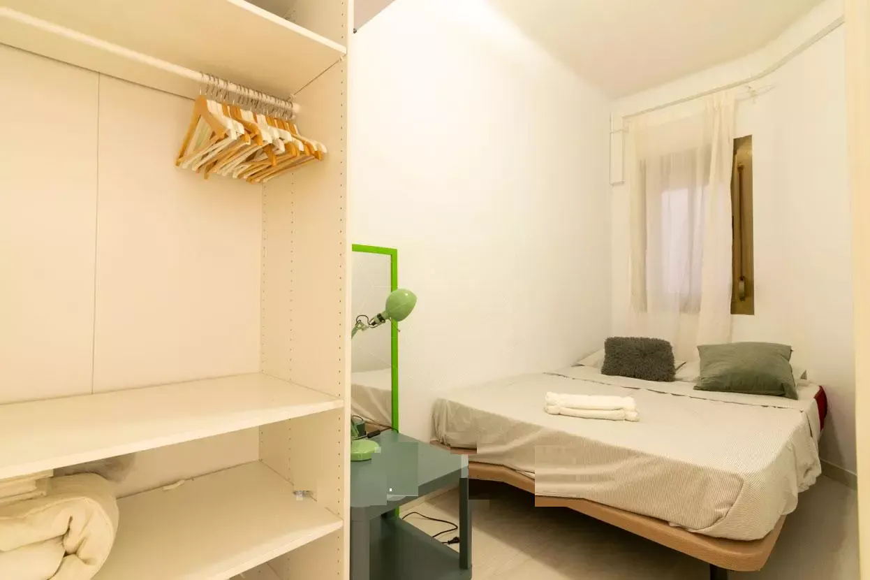 3-Bedroom Apartment in Carrer de Castelao, L'Hospitalet de Llobregat (749558) ROOM 4