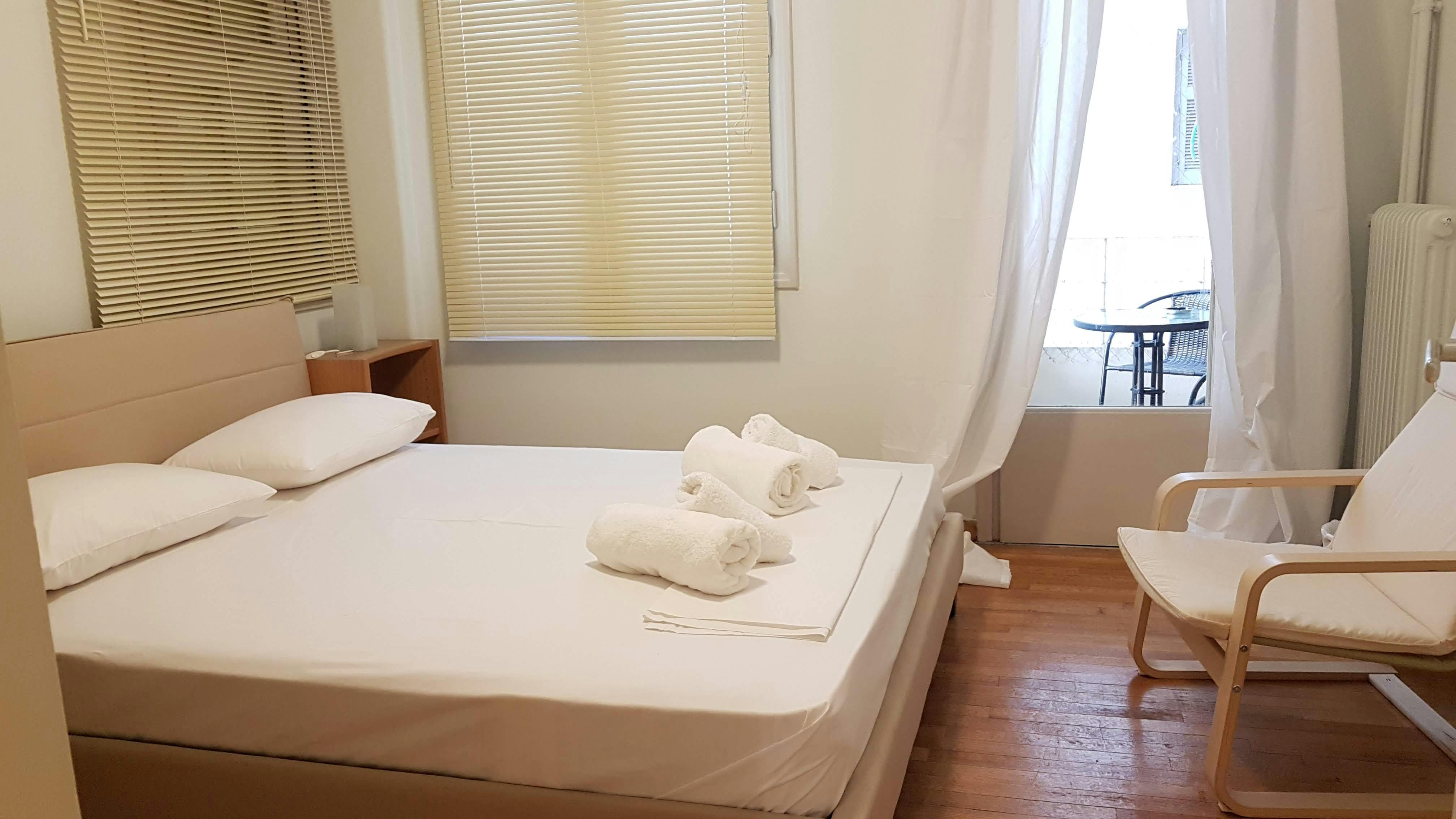 Cameră privată de închiriat pentru 400 EUR pe lună în Athens, Ioulianou