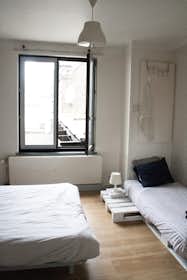 Apartment for rent for €850 per month in Schaerbeek, Rue Verte