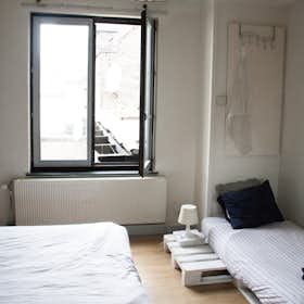 Apartment for rent for €850 per month in Schaerbeek, Rue Verte