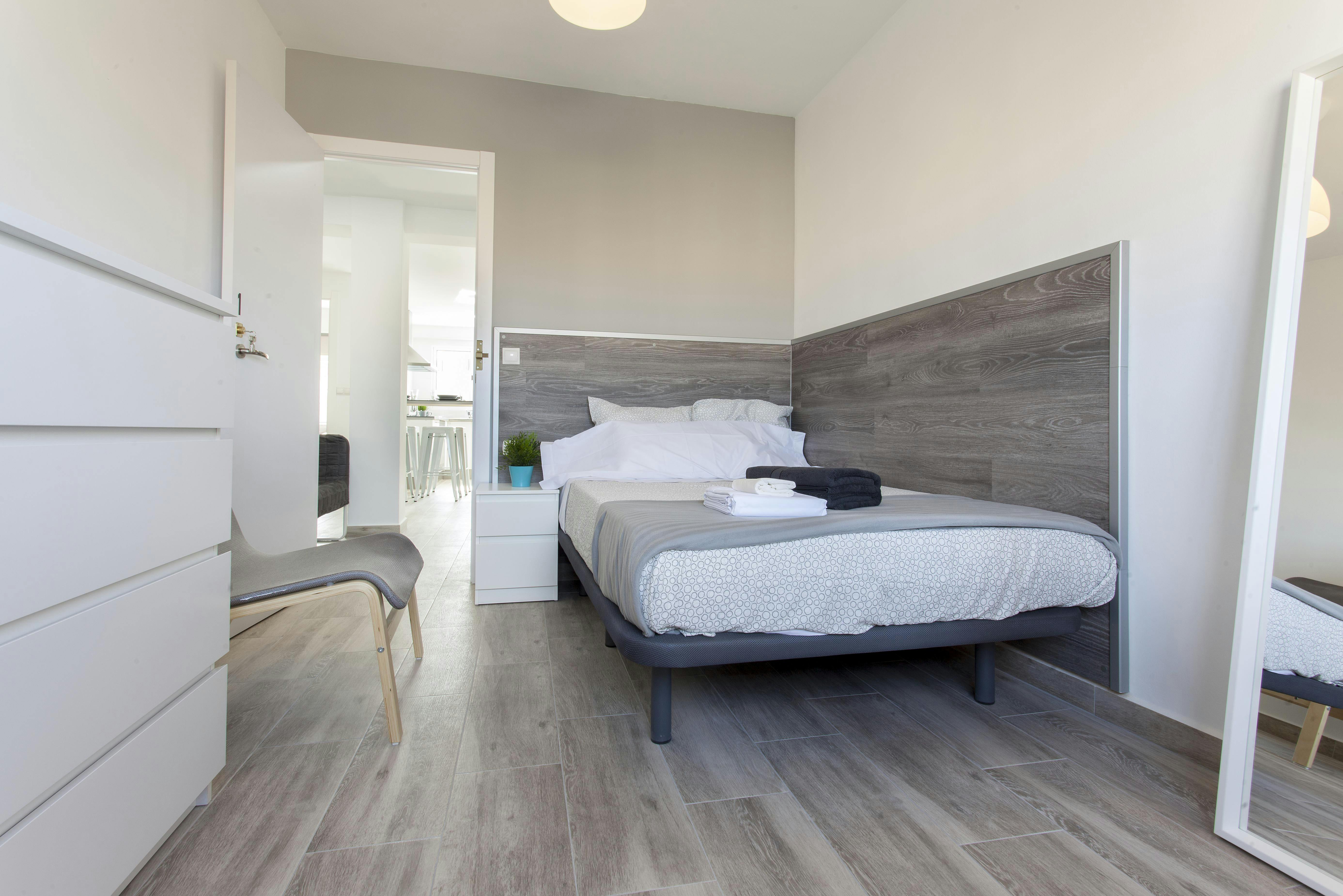 Carrer de Fra Pere Vives, Valencia Valencia