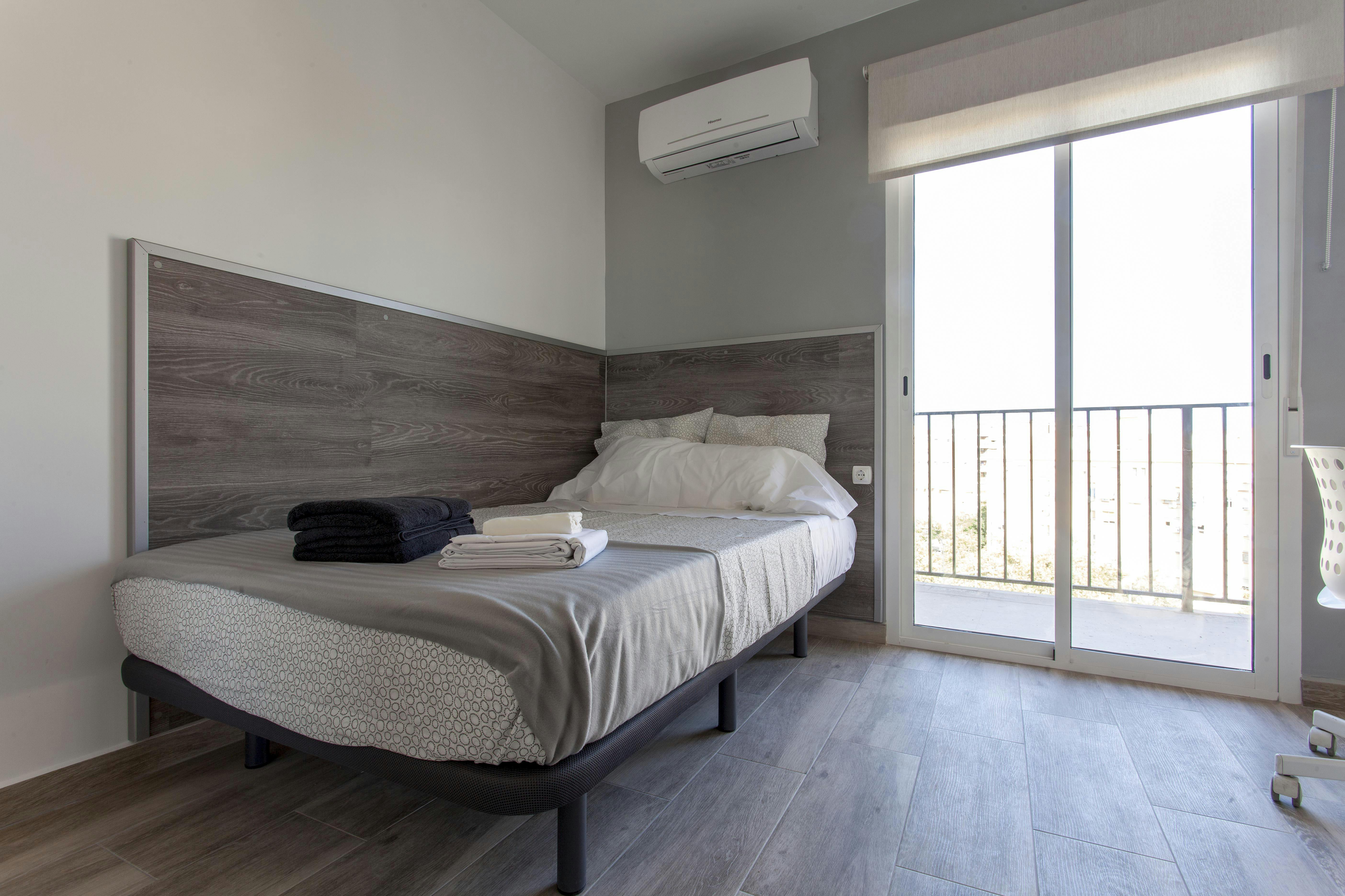 Carrer de Fra Pere Vives, Valencia Valencia