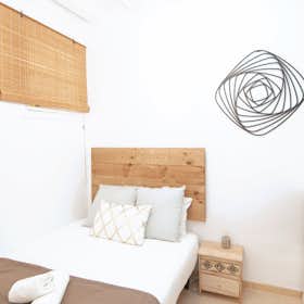 Appartement te huur voor € 1.300 per maand in Barcelona, Rambla del Raval