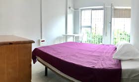 Privé kamer te huur voor € 320 per maand in Córdoba, Calle Lope de Hoces