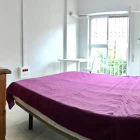 Отдельная комната сдается в аренду за 320 € в месяц в Córdoba, Calle Lope de Hoces