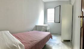 Приватна кімната за оренду для 270 EUR на місяць у Córdoba, Calle Lope de Hoces