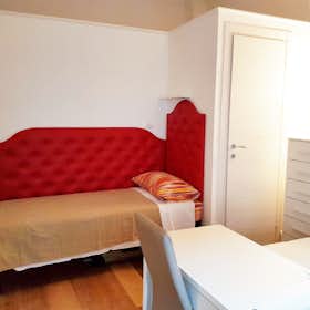 Shared room for rent for €300 per month in Florence, Via dei Martiri del Popolo