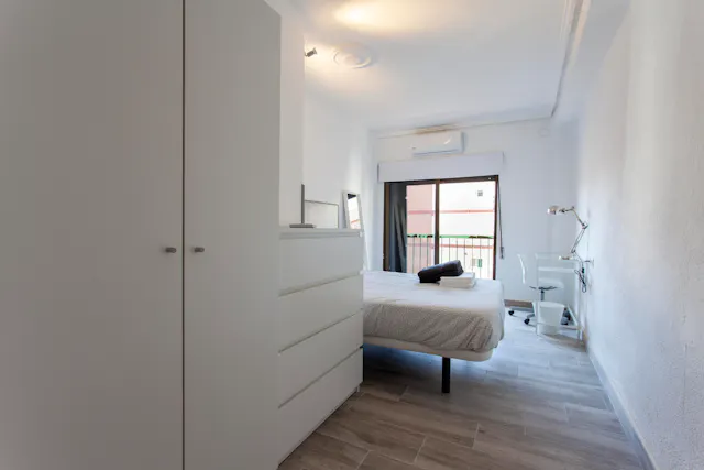 Private room in Carrer de Sèneca, Valencia (757115) room image 1