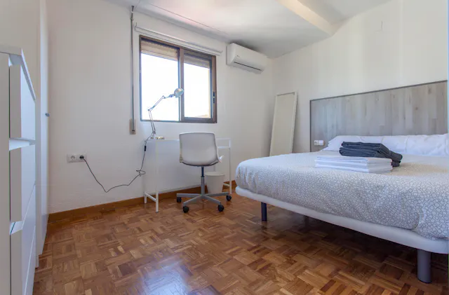 Private room in Carrer de Sèneca, Valencia (757117) room image 1