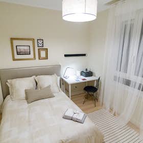 Private room for rent for €525 per month in Bilbao, Recalde zumarkalea