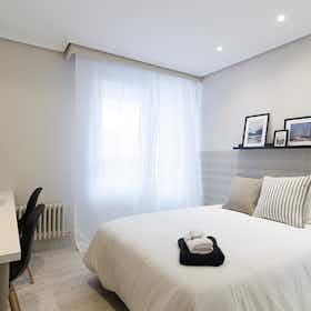 Private room for rent for €600 per month in Bilbao, Ercilla Kalea