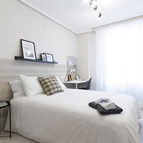 Private room for rent for €525 per month in Bilbao, Ercilla Kalea