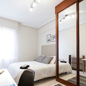 Private room for rent for €575 per month in Bilbao, Ercilla Kalea