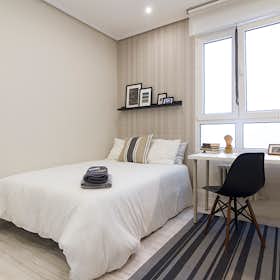 Private room for rent for €525 per month in Bilbao, Ercilla Kalea