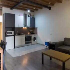 Apartment for rent for €1,000 per month in Barcelona, Carrer de l'Aurora