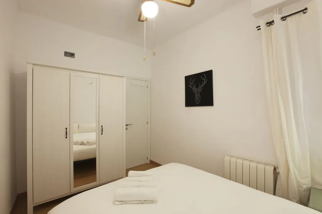 4-Bedroom Apartment in Carrer de la Independència, Barcelona (761155) ROOM 2