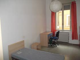私人房间 正在以 €599 的月租出租，其位于 Parma, Strada Garibaldi