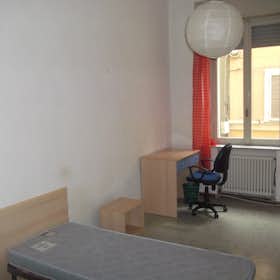 Отдельная комната сдается в аренду за 599 € в месяц в Parma, Strada Garibaldi