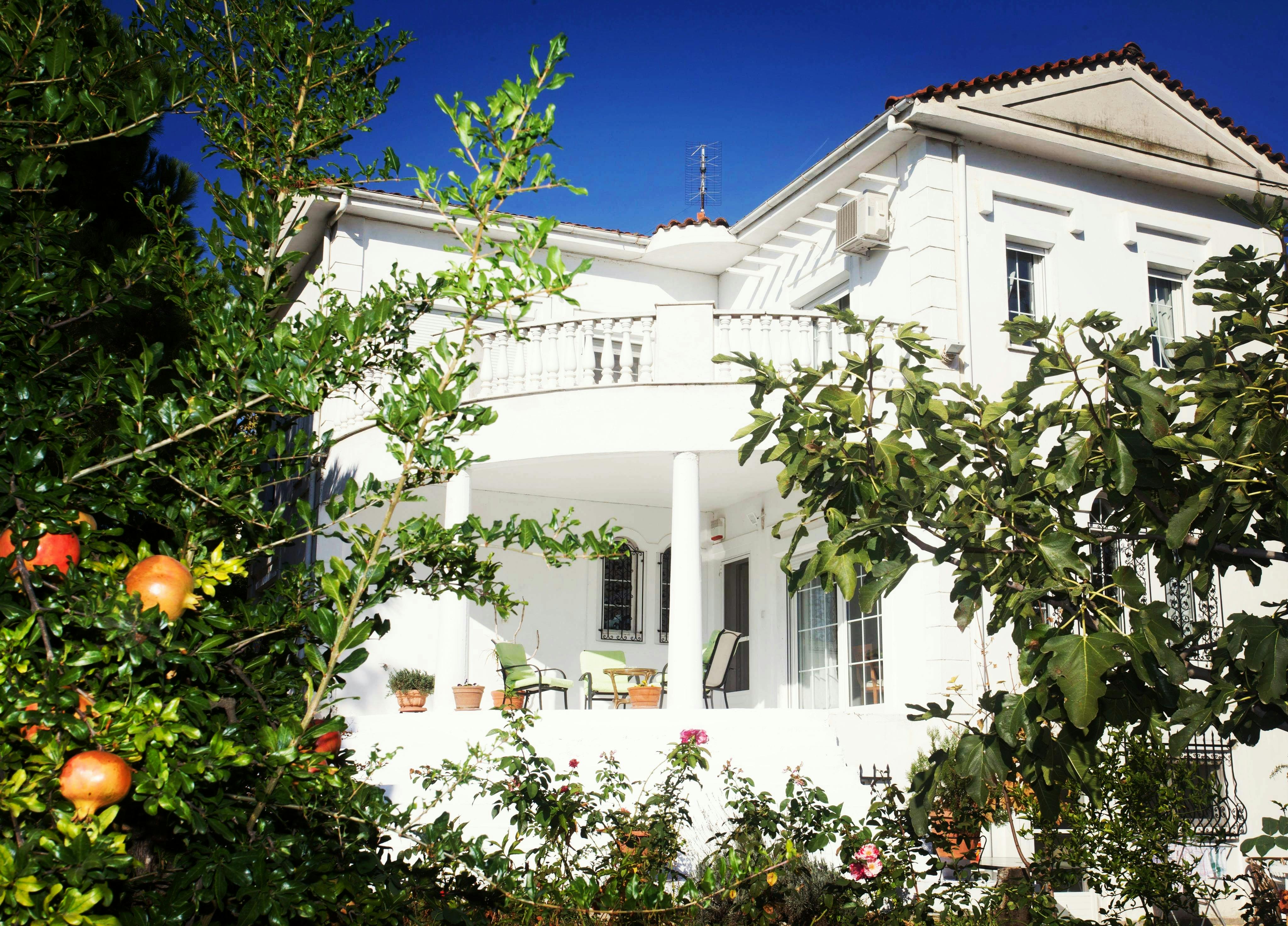 House for rent for €2,500 per month in Axios, Leoforos Thessalonikis