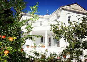 Будинок за оренду для 2 500 EUR на місяць у Axios, Leoforos Thessalonikis