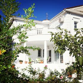 Dom do wynajęcia za 2500 € miesięcznie w mieście Axios, Leoforos Thessalonikis