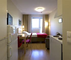 Private room for rent for €1,450 per month in Espoo, Porarinkatu