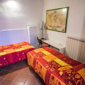Shared room for rent for €350 per month in Florence, Via San Giovanni