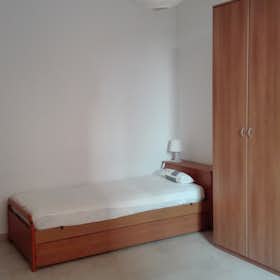 Общая комната сдается в аренду за 420 € в месяц в Bologna, Via San Vitale