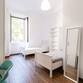 Shared room for rent for €580 per month in Milan, Viale Lombardia