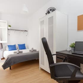 Private room for rent for €575 per month in L'Hospitalet de Llobregat, Carrer de Pareto