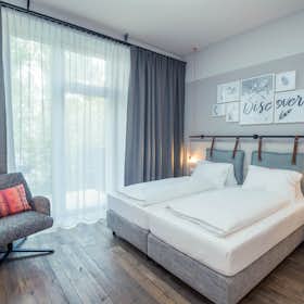 Apartment for rent for €2,390 per month in Vienna, Ausstellungsstraße