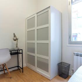 Private room for rent for €600 per month in Madrid, Calle de los Desamparados