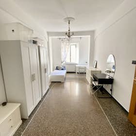 Stanza condivisa for rent for 280 € per month in Genoa, Via Venezia