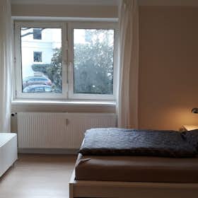 Studio for rent for €1,345 per month in Hamburg, Maria-Louisen-Straße