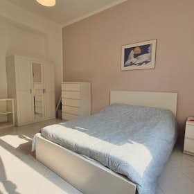 Private room for rent for €450 per month in Turin, Corso Giulio Cesare