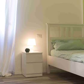 Shared room for rent for €320 per month in Sesto San Giovanni, Via San Francesco d'Assisi