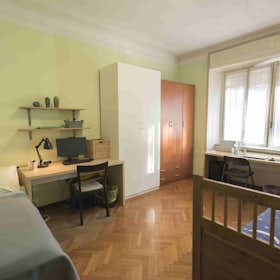 Shared room for rent for €380 per month in Milan, Piazzale Susa