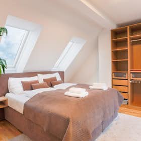 Apartment for rent for €3,400 per month in Vienna, Erlachgasse